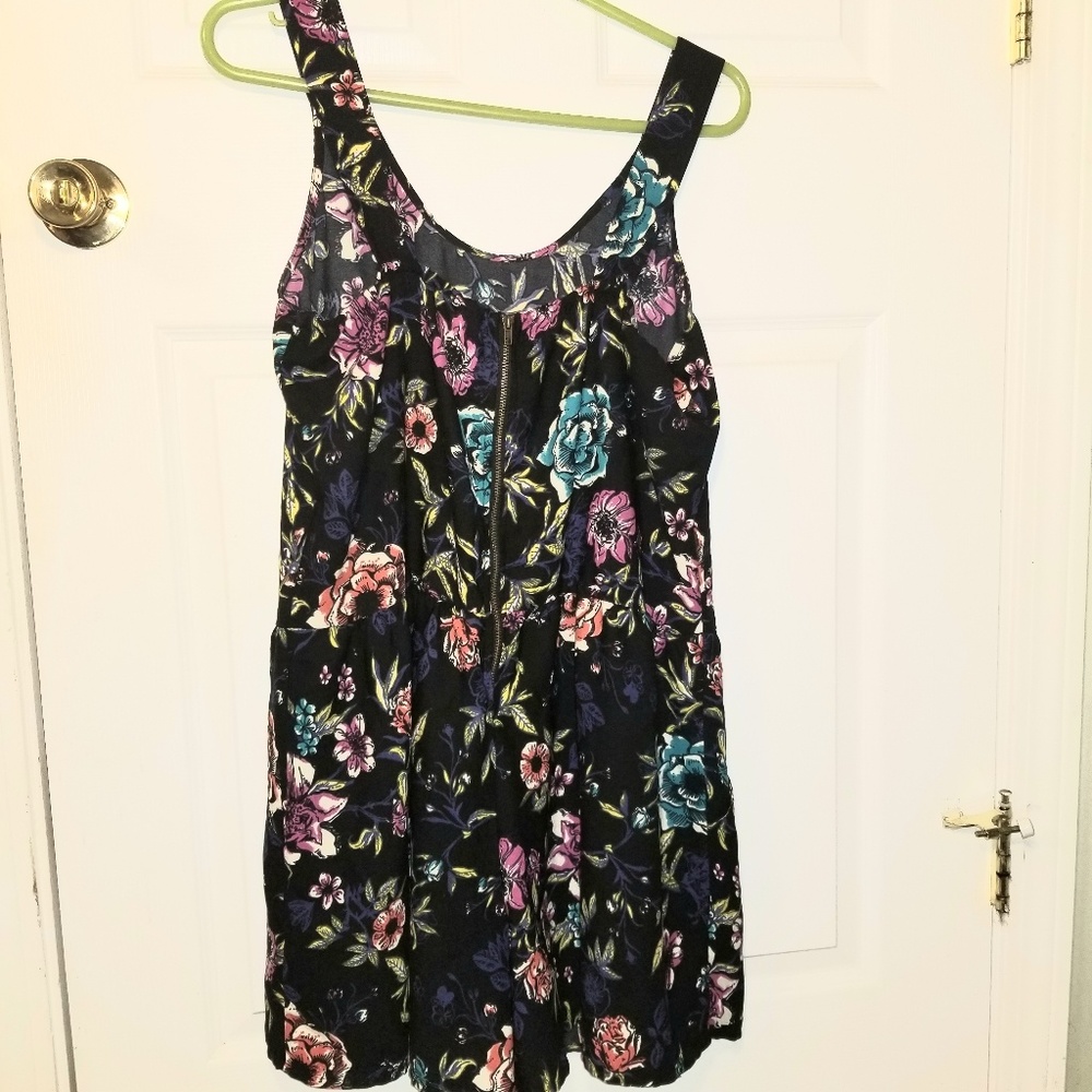 Romper - Picture 3 of 4